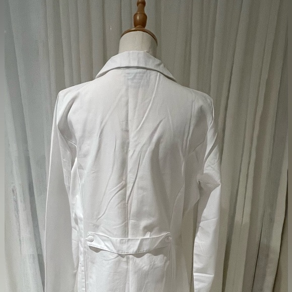 Lab coat white,  New unisex. 
35% cotton 65% polyester button upfront. - Picture 4 of 6